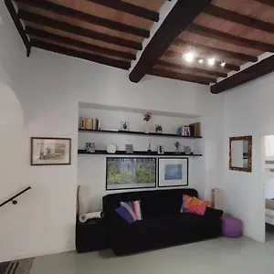 Apartment Historic Center With Private Garage, Montalcino
